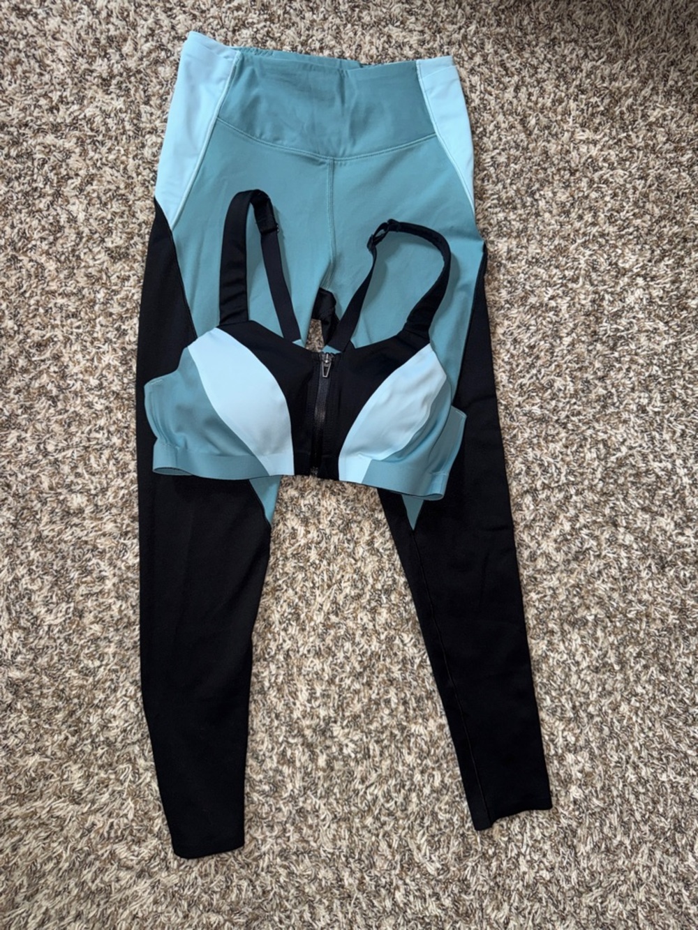 Victoria's Secret Black and Teal Leggings and exercise top small (4)